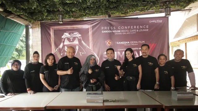 Sahrul Gunawan dan pemain film Sumpah