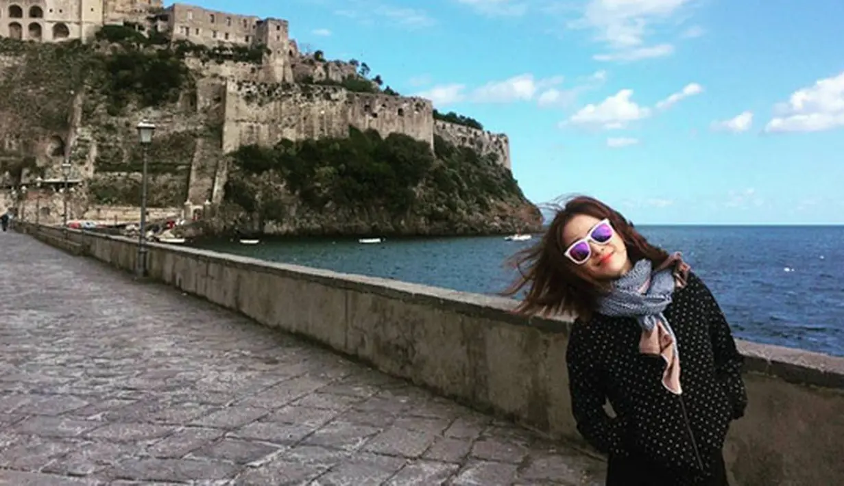 “Tamu undangan yang hadir menjadi fotografer di pernikahan kami (Rain dan Kim Tae Hee), dan kami mengumpulkan foto-foto tersebut dan dibuat dalam bentuk video,” lanjut Rain dalam wawancaranya. (Instagram/taehee35)