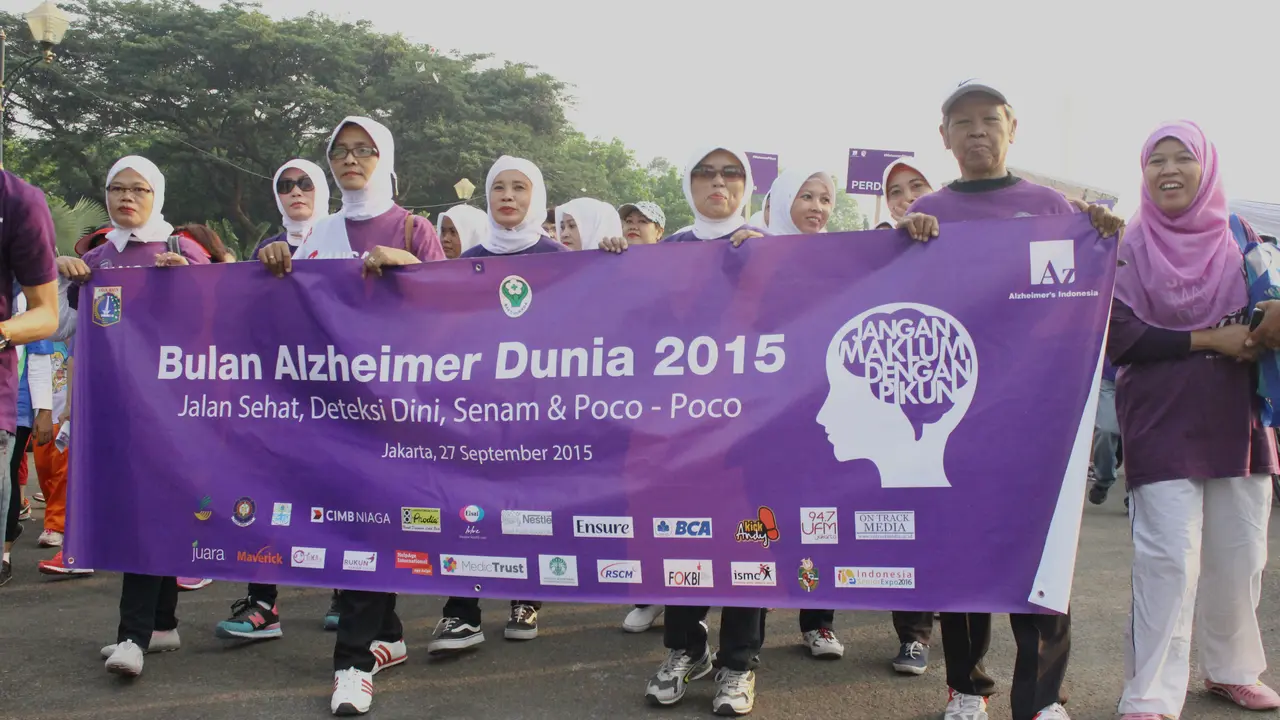 Jalan Sehat Peduli Alzheimer, Ada Boneka Gajah Ungu di Monas