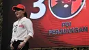 Artis Tamara Geraldine yang merupakan kader PDIP saat memperagakan Atribut Milenial di Kantor DPP PDIP, Jakarta, Kamis (20/9). Peluncuran Atribut Milenial untuk kampanye Pemilu 2019 ini diperagakan langsung oleh para kader. (Merdeka.com/ Iqbal S. Nugroho)