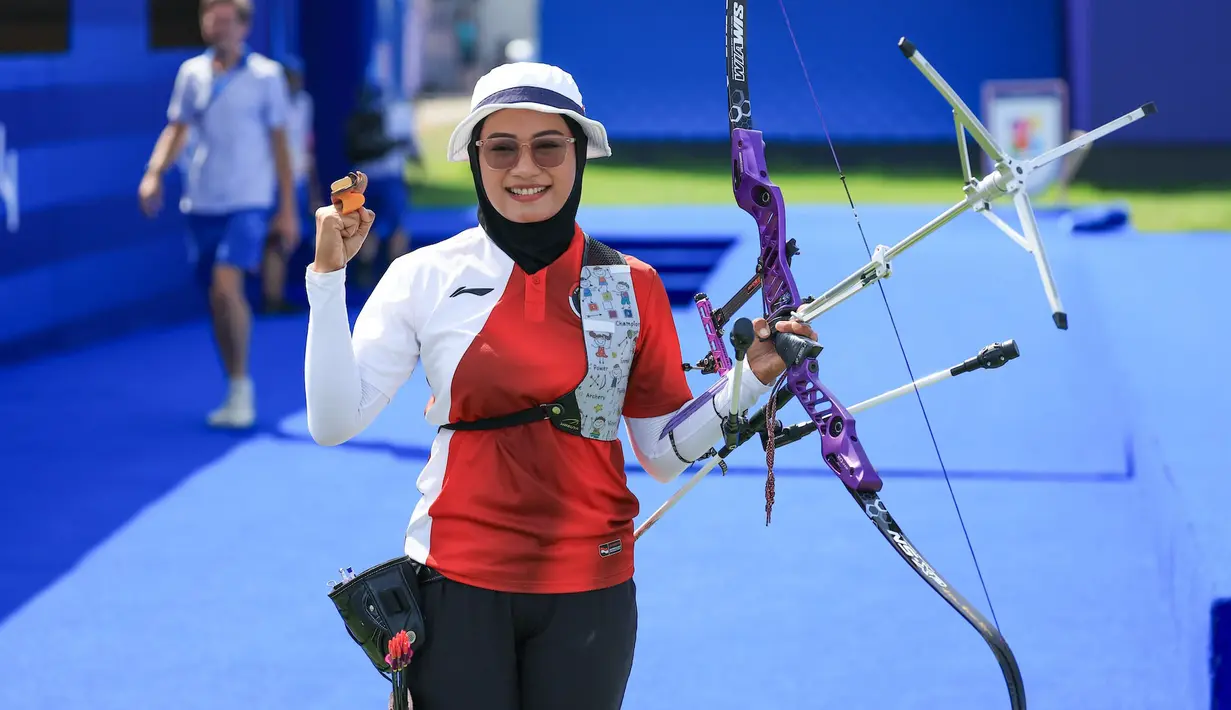 Menurunkan tiga atlet di nomor individual putra dan putri cabor panahan Olimpiade Paris 2024 di Les Invalides Arena, Paris, Selasa (30/7/2024), Indonesia hanya meloloskan satu wakilnya ke babak 16 besar. Diananda Choirunisa sukses mengalahkan dua lawannya di babak 64 dan 32 besar, sementara Arif Dwi Pangestu dan Syifa Nurafifah Kamal langsung terhenti langkahnya di babak 64 besar. (Dok. NOC Indonesia/Naif Muhammad Al'as)