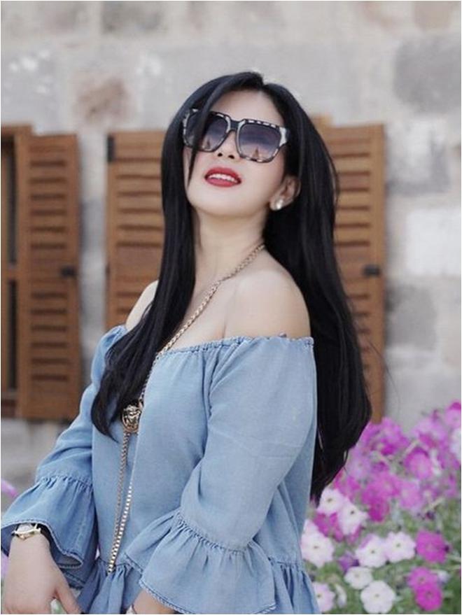 Pesona Cantik Syahrini Saat Pakai Kacamata - Celeb Bintang.com