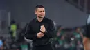 Pelatih Bulgaria, Aleksandar Dimitrov dalam laga final FIFA Series 2026 melawan Timnas Indonesia di Stadion Utama Gelora Bung Karno (SUGK), Senayan, Jakarta, Senin (30/03/2026). (Bola.com/Abdul Aziz)