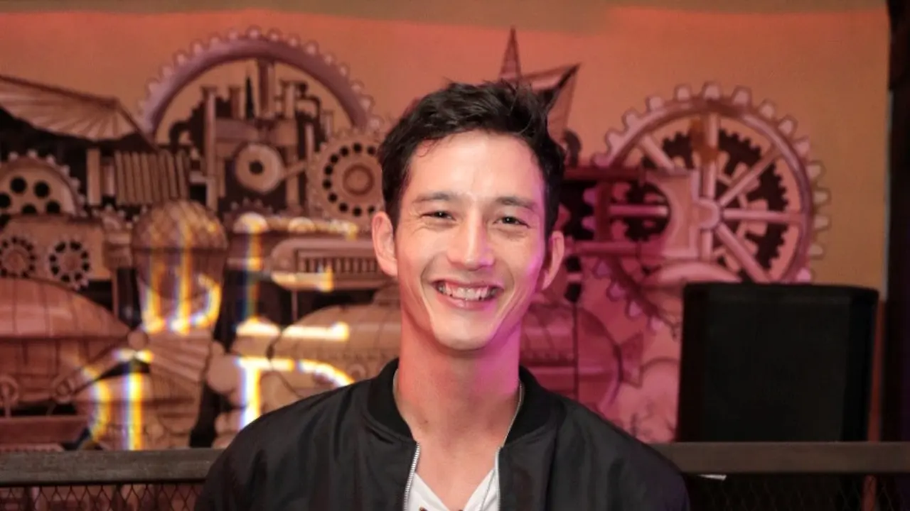 [Bintang] Mike Lewis