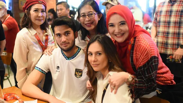 6 Potret Ibunda Sabda Ahessa Kekasih Wulan Guritno, Gayanya Sosialita