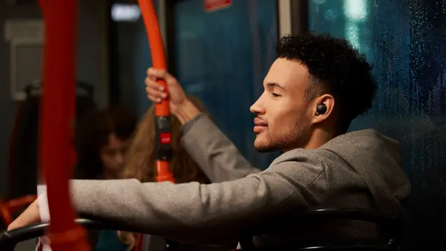 Bekerja dari Rumah Jadi Lebih Maksimal dengan Headphone Nirkabel Peredam Bising