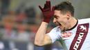 1. Andrea Belotti (Torino) - Penyerang berusia 23 tahun ini merupakan incaran klub-klub besar Eropa mulai dari Arsenal hingga Real Madrid. Musim ini di Serie A dirinya tampil 20 kali dengan mencetak 15 gol. (EPA/Daniel Dal Zennaro)