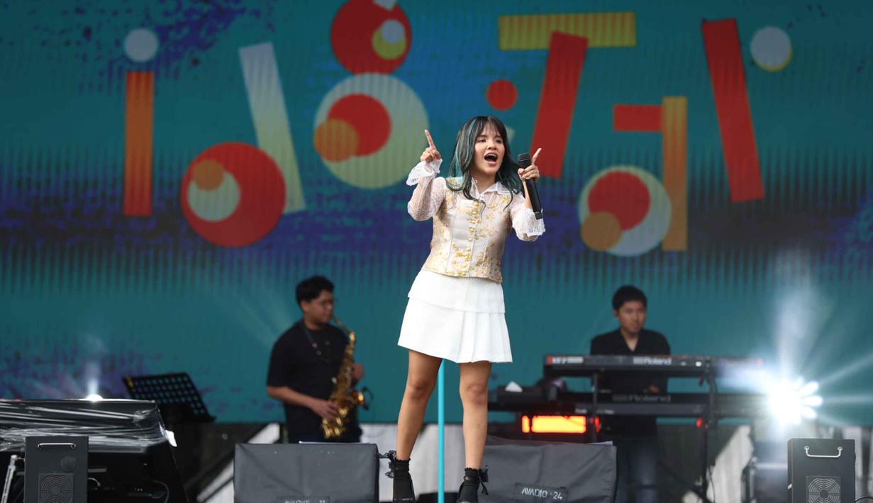 Penyanyi Idgitaf saat tampil pada hari pertama gelaran KapanLagi Buka Bareng (KLBB) Festival 2026 di Stadion Madya, Kompleks Gelora Bung Karno, Senayan, Jakarta, Sabtu 28 Februari 2026. Idgitaf sukses mencuri perhatian di hari pertama KapanLagi Buka Bareng (KLBB) 2026. (Dok/Kapanlagi Youniverse)