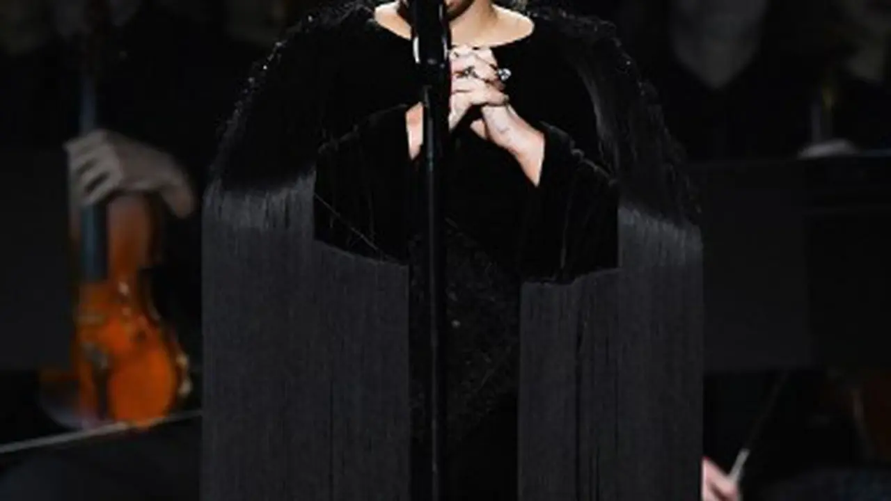 [Bintang] Adele