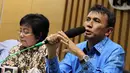 Gubernur Sumatera Utara Gatot Pujo Nugroho (kanan) memberikan keterangan pers usai rapat koordinasi terkait eksekusi lahan sawit di Padang Lawas, Sumatera Utara, Gedung KPK, Jakarta, Selasa (28/4/2015). (Liputan6.com/Helmi Afandi)