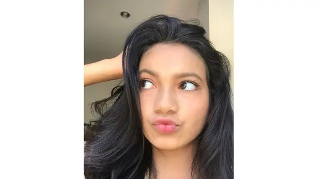 Biasa Natural, Ini 6 Pesona Ratu Sofya dengan Makeup Tebal