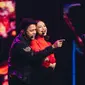 Duet Ariel Noah dan Rossa di lagu "Nada Nada Cinta" bikin netizen baper gara-gara chemistry mereka di panggung. Tak sedikit yang mendoakan keduanya berjodoh. (Foto: Dok. Instagram @itsrossa910)