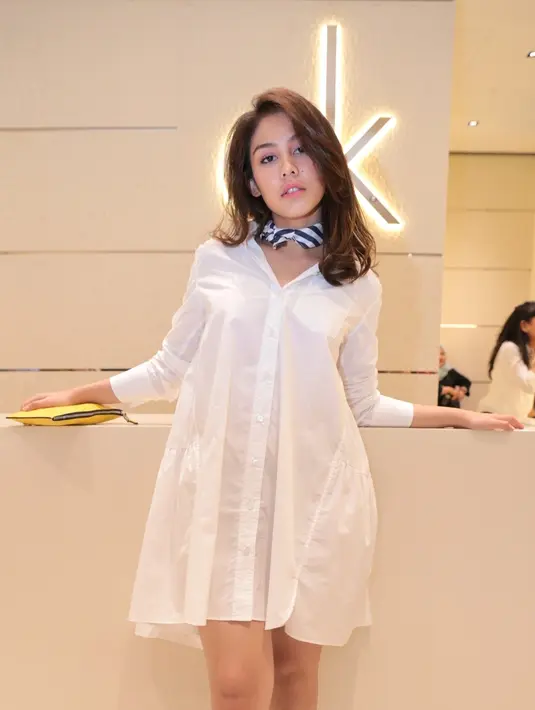 “Aku anaknya sneakers banget. Itu dia tadi kalau dibilang feminim nggak karena aku anaknya sneakers banget. Dan aku punya sekitar 20 pasang yang belinya ada yang di Indonesia dan luar negeri,” ungkap Vanesha Prescilla. (Adrian Putra/Bintang.com)