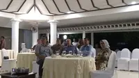 Nobar debat capres di rumah dinas Wapres Jusuf Kalla (Merdeka/ Intan Umbari Prihatin)