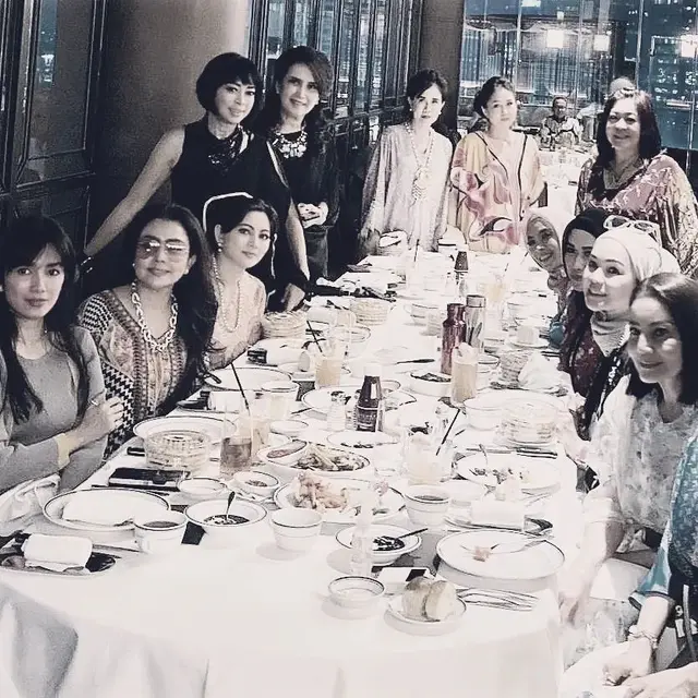 6 Momen Mayangsari Buka Puasa Bersama Geng Sosialita, Mewah