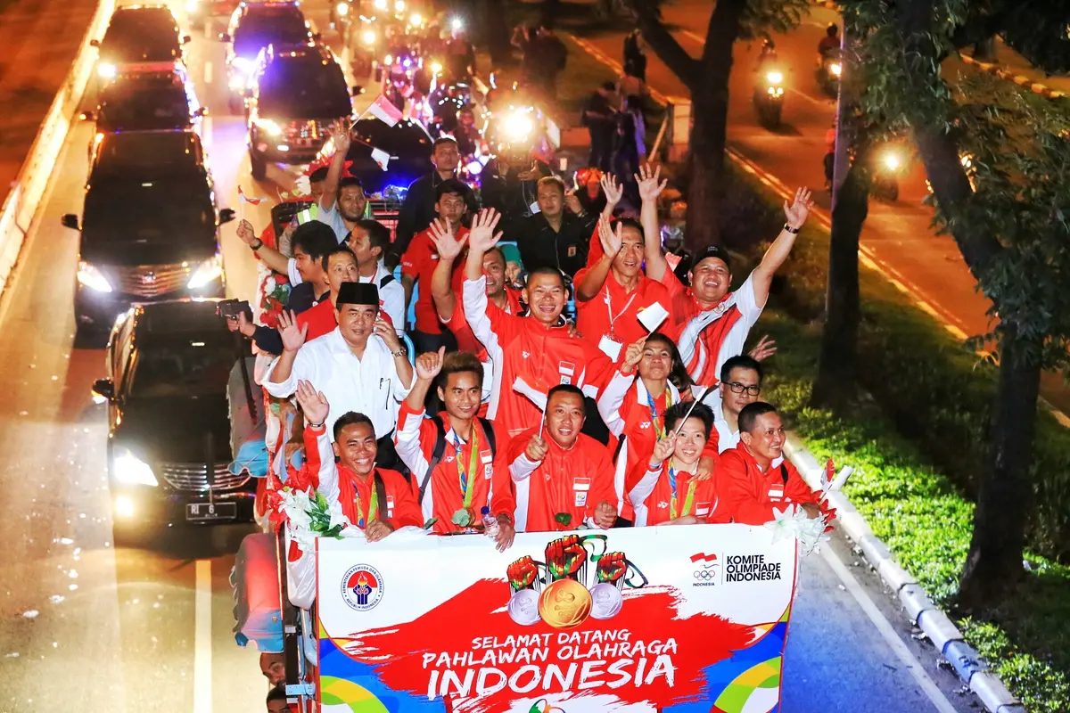 Kedatangan Tontowi Ahmad/Liliyana Natsir Disambut Kembang Api