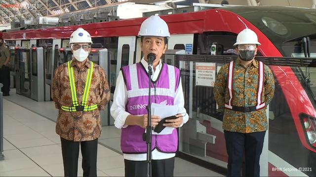 Presiden Jokowi meninjau LRT di Taman Mini Indonesia Indah dan Stasiun Harjamukti Cibubur