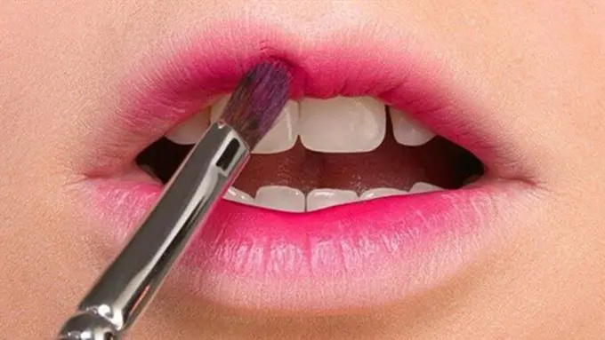 Lip tint akan memberikan kesan fresh/copyright: nylonpink