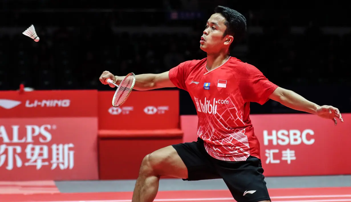 Keberhasilan menang dalam dua laga membuat Anthony Ginting mendapatkan tiket untuk lolos ke babak semifinal BWF World Tour. (AFP/Stringer)