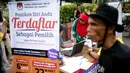KPUD DKI membuka posko pemeriksaan data pemilih yang terdaftar sebagai pemilih tetap untuk pemilihan Gubernur dan Wakil Gubernur DKI Jakarta 2017 putaran kedua, di kawasan Bundaran HI, Jakarta, Minggu (26/3). (Liputan6.com/Faizal Fanani)