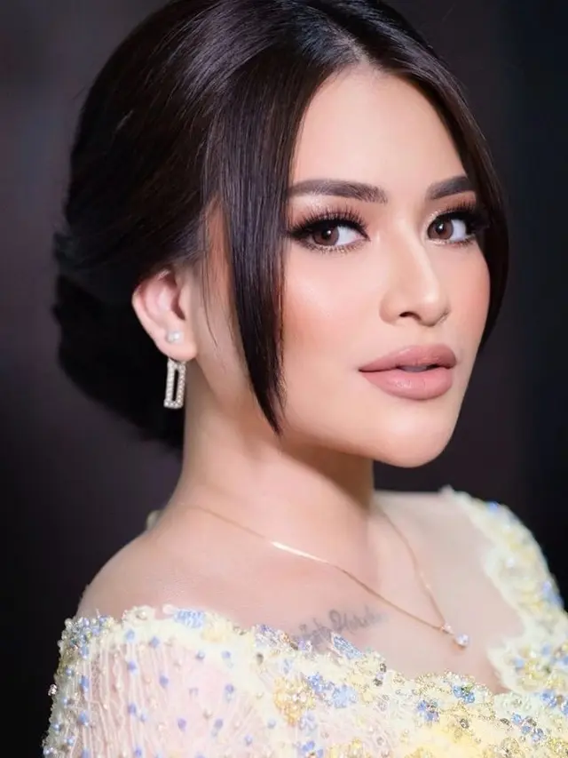 Nathalie Holscher saat pernikahan adiknya.