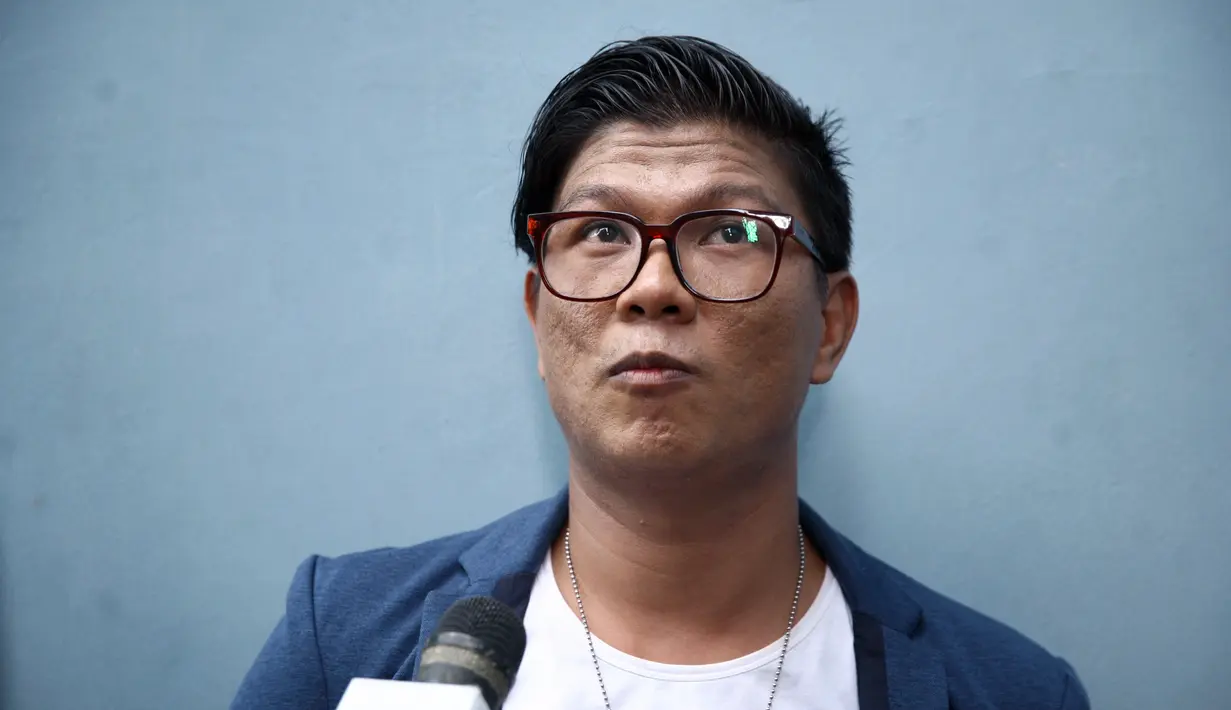 Andika sering menjadi perbincangan terkait wanita-wanita yang selalu mendampinginya. Setelah resmi bercerai dengan istrinya yang telah memberikan seorang anak, ia kembali menjadi perbincangan bersama cewek lain. (Nurwahyunan/Bintang.com)