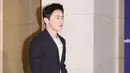 Di film itu, Yoona dan Jo Jung Suk diceritakan menghadiri sebuah acara. Siapa yang menyangka jika acara itu malah membuat nyawa mereka terancam. (Foto: Koreaboo.com)