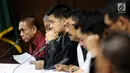 Gubernur Aceh non aktif Irwandi Yusuf saat hadir mendengarkan 7 saksi dalam sidang lanjutan dugaan suap terkait Dana Otonomi Khusus Aceh (DOKA) 2018 di Pengadilan Tipikor, Jakarta, Senin (11/2). (Liputan6.com/Herman Zakharia)