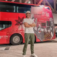 Kemunculan El di konser Dewa19 itu telah menarik perhatian penonton yang hadir. (Foto:Instagram/elelrumi)