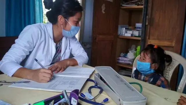 Mandiri Banget, Bocah Berusia 3 Tahun Ini Berobat Sendirian ke Dokter Tanpa Orangtua. (Sumber: Twitter/Yepthomiben)