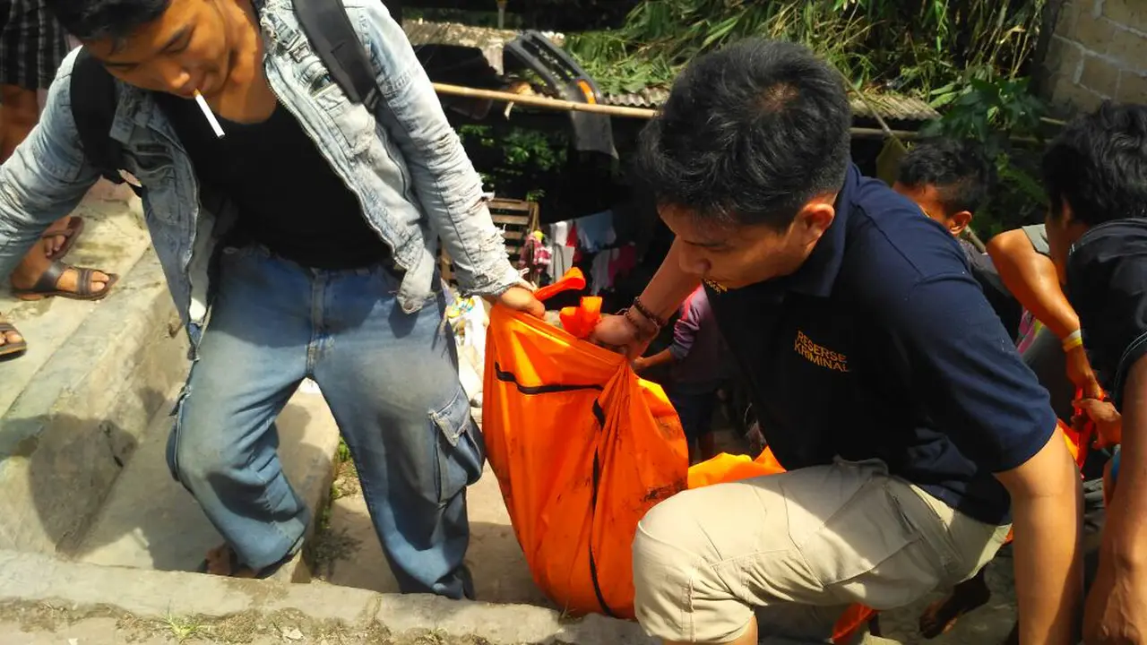  menemukan jasad tersangkut di aliran Kali Baru di Kampung Cilebut Paledang