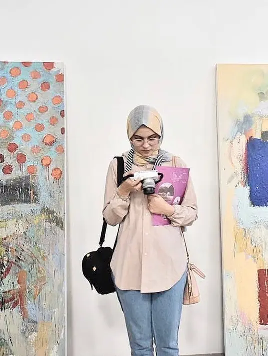 (Instagram/zeezeeshahab)