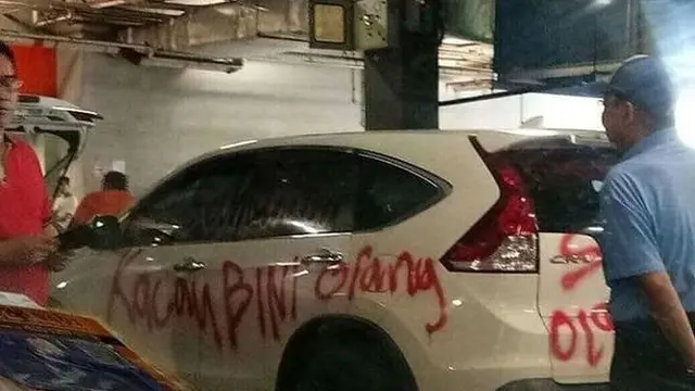 6 Potret Mobil yang Dicoret-coret Ini Bikin Ngelus Dada