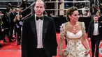 Pangeran William dan istrinya, Kate Middleton menghadiri acara BAFTA 2020 di Royal Albert Hall London pada 2 Februari 2020. Kate Middleton menjadi pusat perhatian di karpet merah dengan gaun putih beraksen emas rancangan salah satu label favoritnya, Alexander McQueen. (Jeff Gilbert/POOL/AFP)