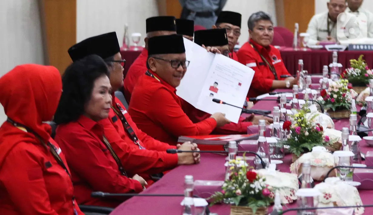 DPP Partai Demokrasi Indonesia Perjuangan (PDIP) mendaftarkan bakal calon legislatif (bacaleg) ke Komisi Pemilihan Umum (KPU), Jakarta, Kamis (11/5/2023). (Liputan6.com/Herman Zakharia)