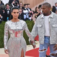 Mulai kabar perceraiannya dengan Kanye West, skandal video seks Kim Kardashian yang disebarkan oleh Kris Jenner, dan yang paling hangat North West bukan putri biologis dari Kanye. (AFP/Bintang.com)