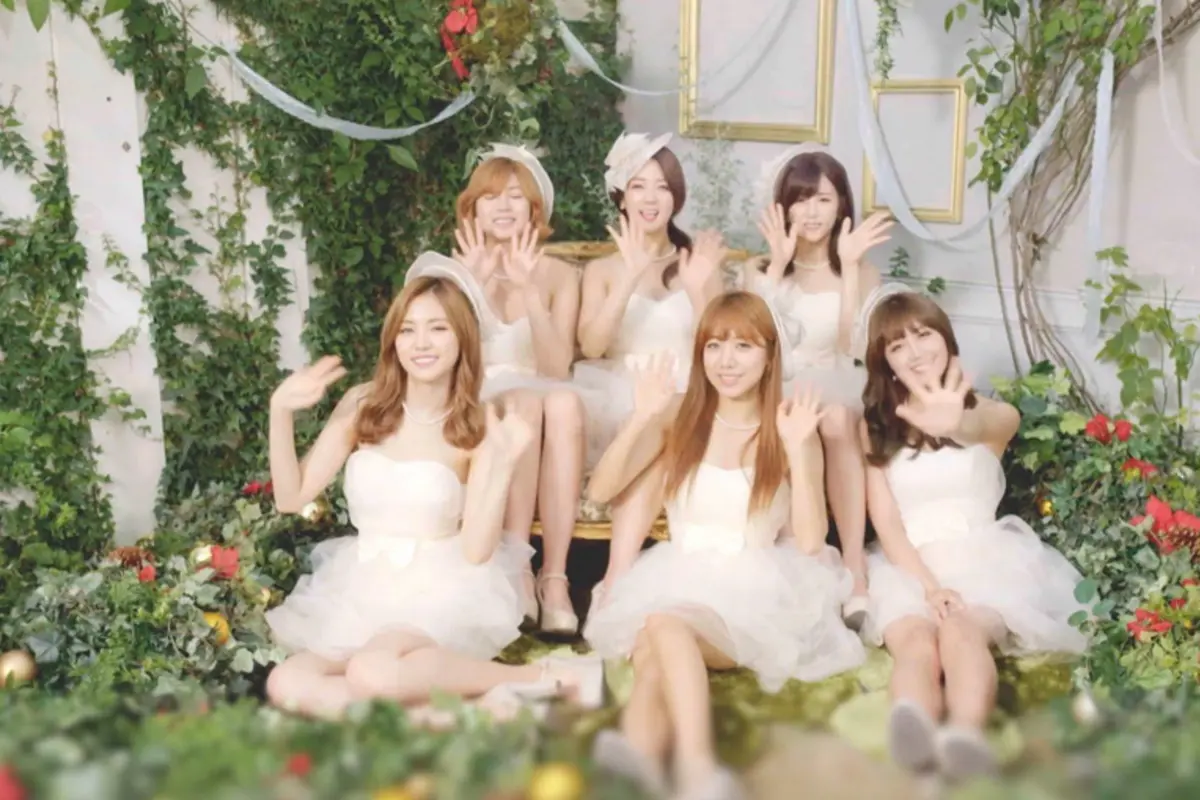 Rilis Lagu Natal, A Pink Dapat Sambutan Hangat