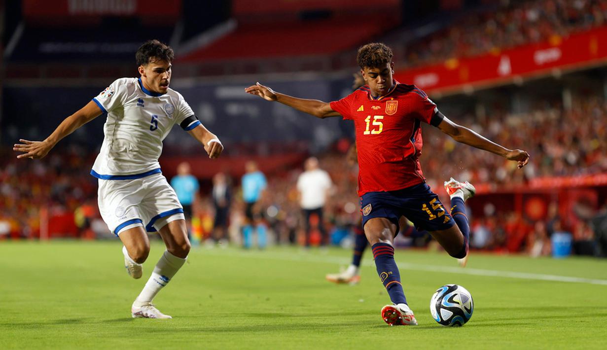 Hujan gol terjadi saat Spanyol menjamu Siprus dalam laga matchday 6 Grup A Kualifikasi Euro 2024. Tuan rumah menang telak 6-0. (AP Photo/Fermin Rodriguez)