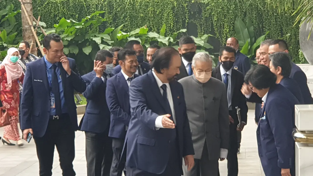 Mantan Perdana Menteri (PM) Malaysia Mahathir Mohamad datang menemui Ketua Umum Partai Nasdem Surya Paloh di Nasdem Tower, Cikini, Jakarta Pusat.
