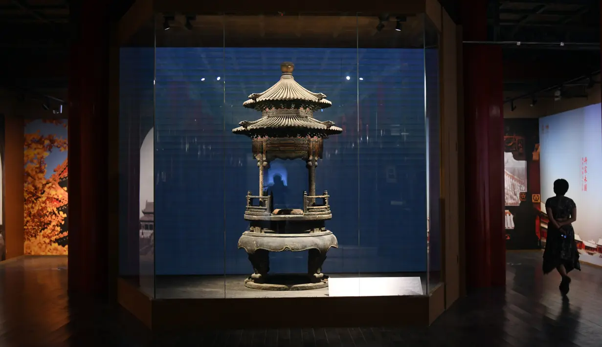 Benda pameran di Museum Istana, Beijing, China, Kamis (10/9/2020). Pameran bertajuk Kemegahan Abadi: Enam Abad di Kota Terlarang diselenggarakan di Museum Istana yang juga dikenal sebagai Kota Terlarang untuk memperingati 600 tahun usia bekas kompleks kekaisaran tersebut. (Xinhua/Jin Liangkuai)