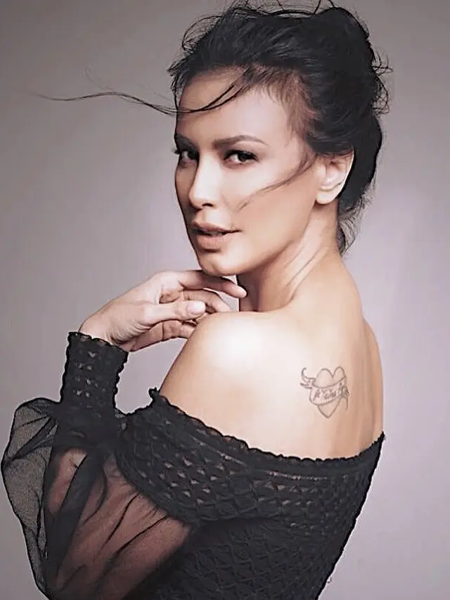 [Bintang] Seksi Elegan, Ini 8 Potret Sophia Latjuba Saat Pakai Busana Warna Hitam