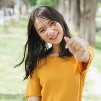 ilustrasi perempuan baju kuning manis/theshots.co/Shutterstock