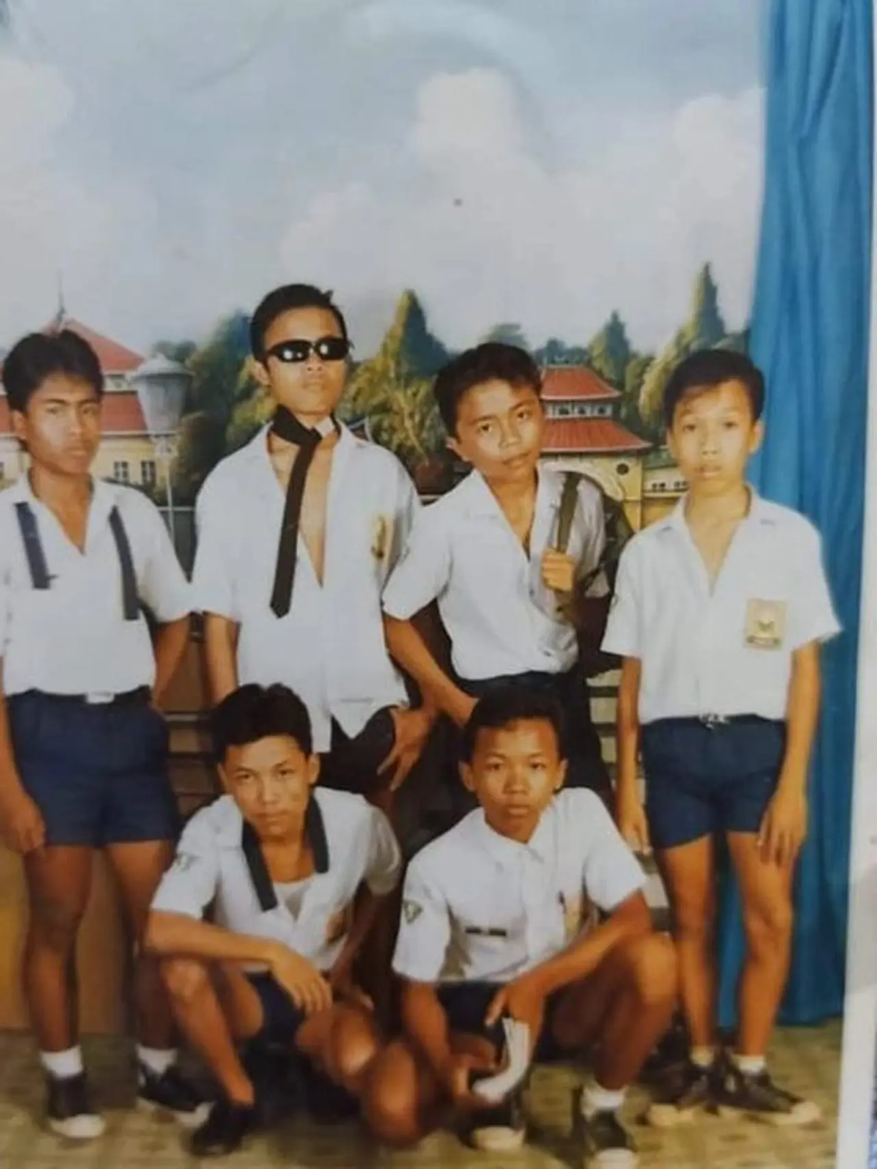 6 Foto Lawas Anak SMP Zaman Dulu, Beda Banget Sama Sekarang - Hot ...
