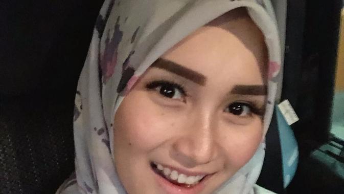 3 Tampilan Ayu Ting Ting Dalam Balutan Hijab Bikin Pangling Lifestyle Liputan6 Com
