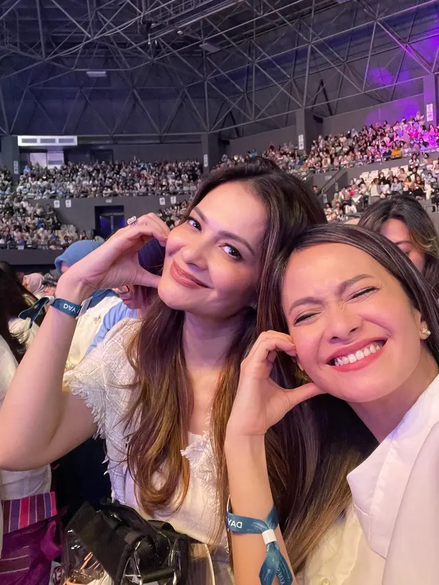Kim Seon Ho menggelar fan meeting di Jakarta pada 2 dan 3 Juni 2023, Ersa Mayori nobar dengan Cut Tary (Foto: instagram ersamayori)
