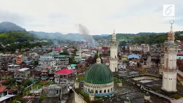 Militer Filipina berjuang merebut kota Marawi setelah Militan Maute menduduki kota, membakar sekolah dan mengibarkan bendera ISIS.