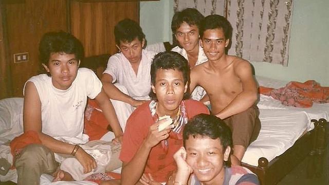 7 Potret Lawas Ahmad Dhani Bersama Teman, Kenang Masa Lalu