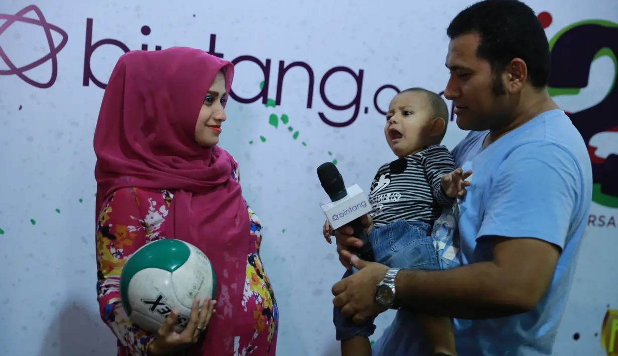 "Kami itu tadi sengaja mengalah. Kalau kami yang menang kan kasihan mereka nanti imejnya jadi jelek. Masa kalah sama pemain seperti kami, mereka kan timnas. Nah, gitu deh," kelakar Said Bajuri. (Adrian Putra/Bintang.com)