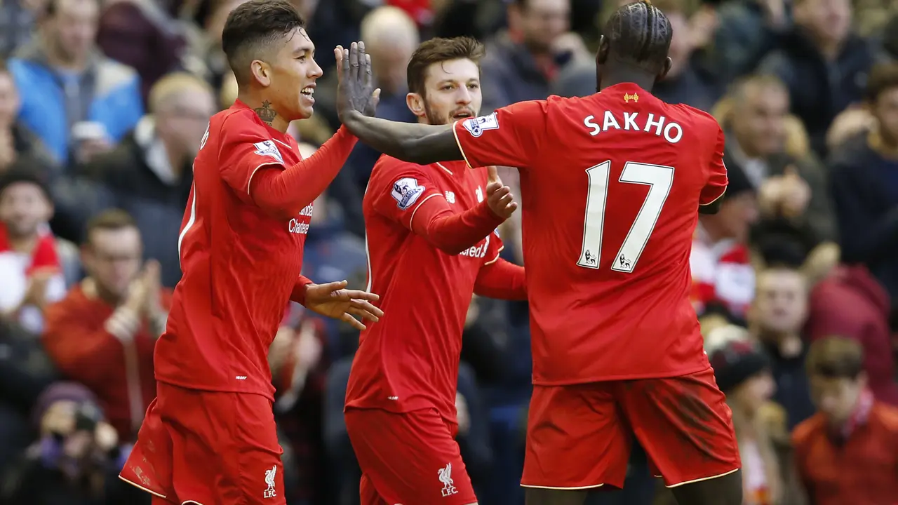 Roberto Firmino mencetak gol ke gawang Sunderland