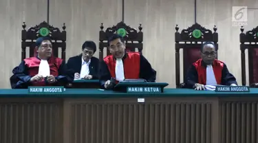 Majelis Hakim memimpin sidang cerai mantan gubernur DKI Jakarta Basuki Tjahaja Purnama atau Ahok dengan Veronica Tan di PN Jakarta Utara, Rabu (21/3). Sidang tersebut memasuki tahap kesimpulan. (Liputan6.com/Arya Manggala)